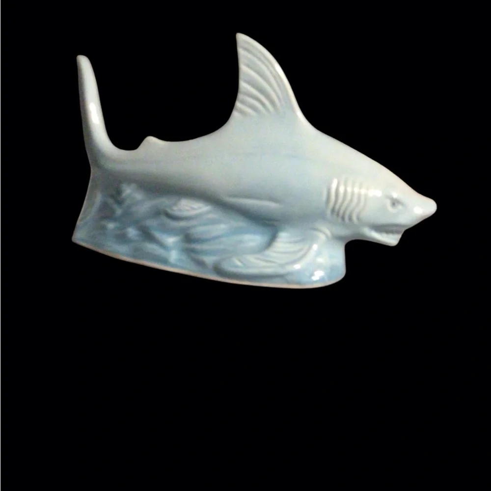 EUC...This Brazilian handcrafted ceramic shark is magnificent!!!